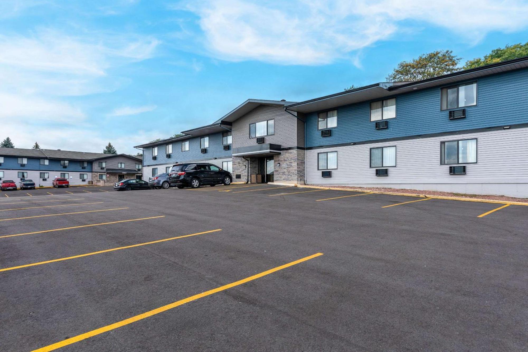 Econo Lodge Madison East Exterior photo