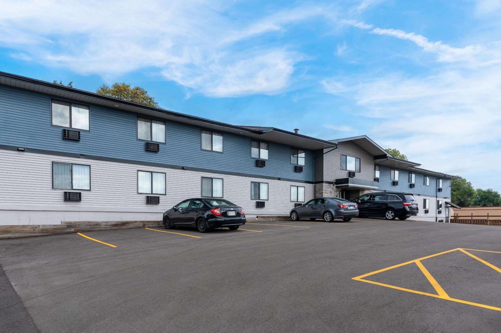 Econo Lodge Madison East Exterior photo