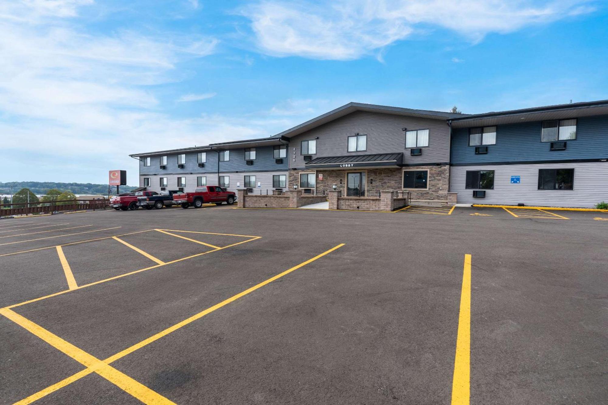 Econo Lodge Madison East Exterior photo